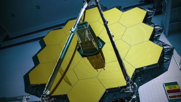 Kaya parçası, Uzay Teleskopuna çarptı