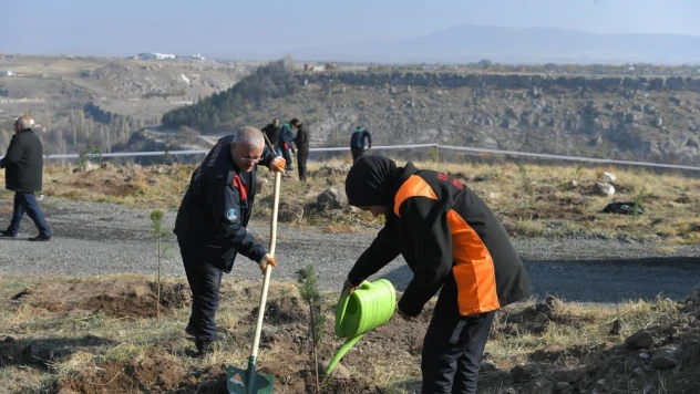 Kayseri Büyükşehir, 11.11'de 5 bin fidan ile geleceğe nefes oldu