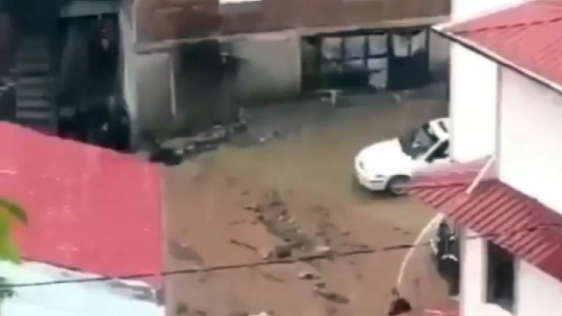 Kayseri'de aşırı yağış sel ve heyelana neden oldu