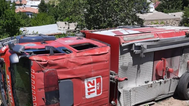 Kayseri'de itfaiye aracı devrildi