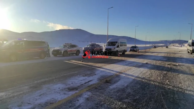 Kayseri'de minibüs ile ticari taksi çarpıştı