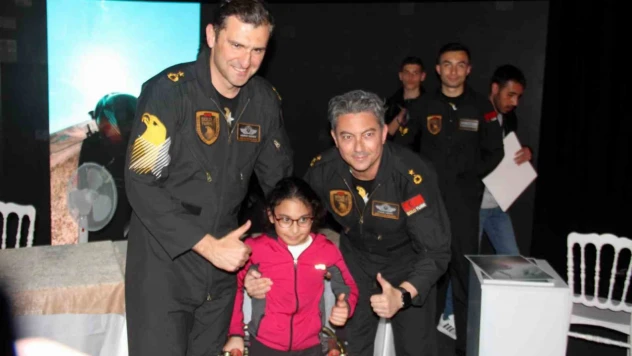 Kayseri'de SOLOTÜRK pilotlarına yoğun ilgi