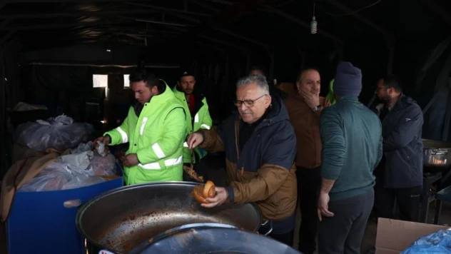 Kayseri ve Kahramanmaraş'ta iftar sofraları Büyükşehir'den