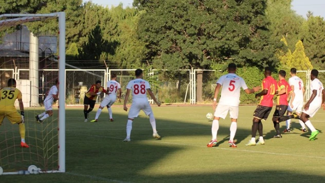 Kayserispor hazırlık maçında Yeni Malatyaspor'u 3-2 yendi