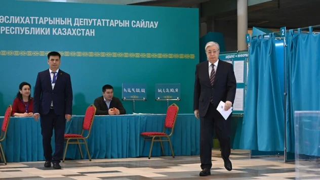 Kazakistan'da halk parlamento ve yerel meclis seçimleri için sandık başında