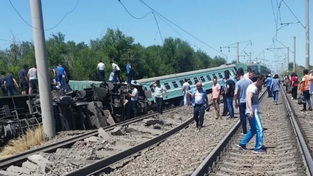 Kazakistan'da tren kazası: 8 vagon raydan çıktı