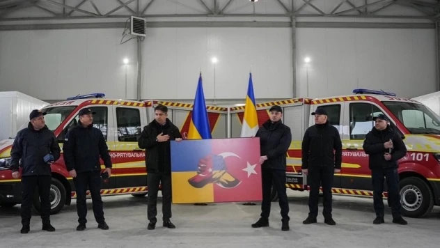 Kiev Büyükelçisi Güldere, Türkiye'de kurtarma çalışmalarına katılan Ukraynalı ekiple görüştü