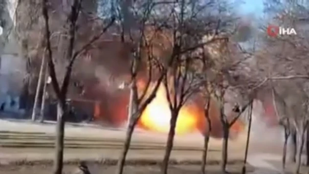 Kiev'de Rus roketinin düşme anı.