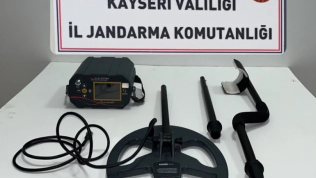 Kilisede Kaçak Kazı Yapanlara Suçüstü