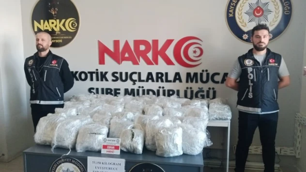 Kiralık araçtan 53 kilo uyuşturucu madde ele geçirildi
