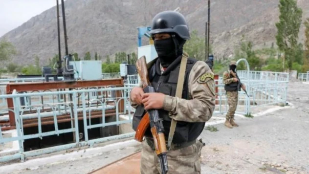 Kırgızistan-Tacikistan sınırında yeniden silahlı çatışma başladı