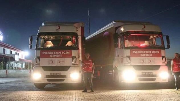 Kızılay tırları Pakistan için yola çıktı