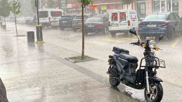 Kulu'da sağanak yağış ve dolu etkili oldu