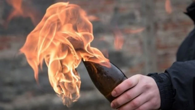 Kuzey İrlanda'da polis aracına molotoflu saldırı