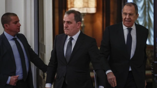 Lavrov ve Bayramov telefonda görüştü