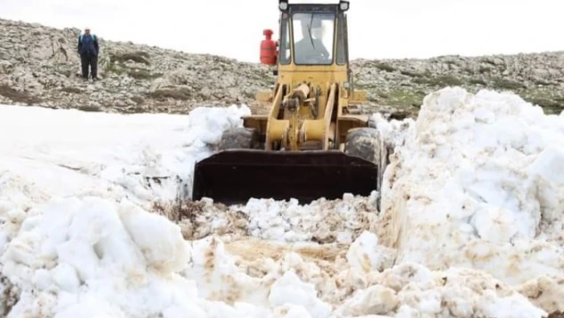 Mayıs ayında kar temizliği