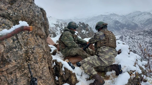 Mehmetçik, zorlu kış şartlarında operasyonlarına devam ediyor