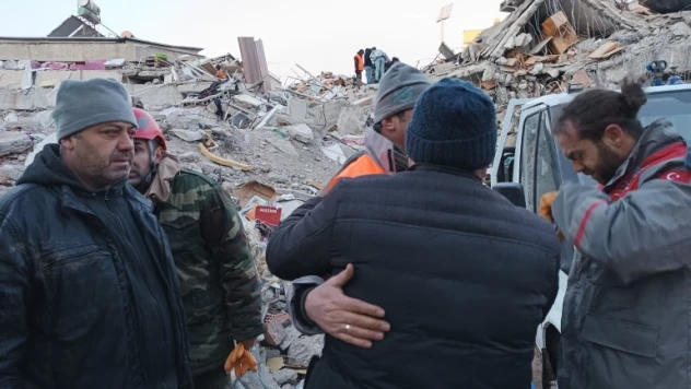 Melikgazi arama kurtarma ekibi birçok depremzedeye umut oldu