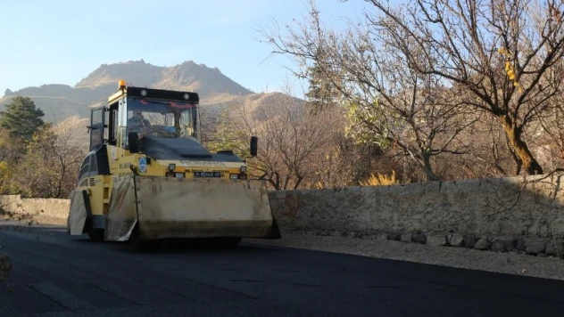 Melikgazi Belediyesi Altınoluk Mahallesi'nde asfalt çalışmasına başladı