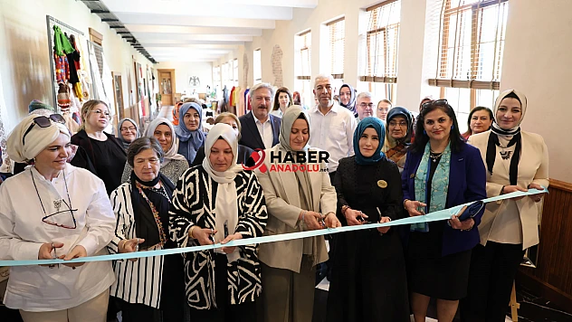 Melikgazi Belediyesi sanat melikgazi'de yıl sonu sergisi açıldı