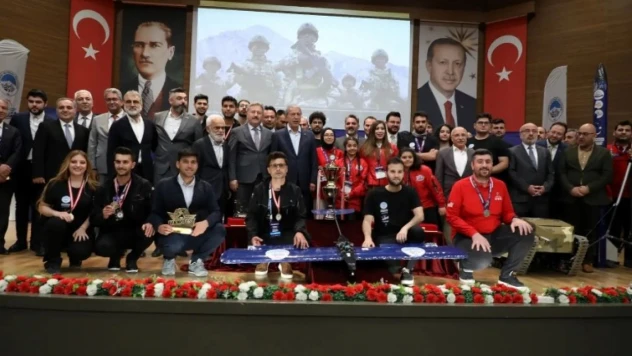 Melikgazi Belediyesi TEKNOFEST'te Dereceye Girenleri Ödüllendirdi