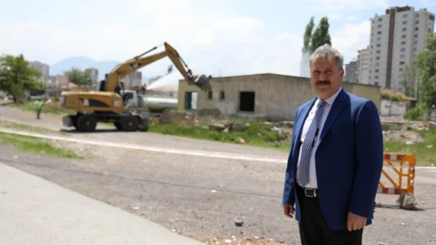 Melikgazi'de 600'e Yakın Metruk Yapı Yıkıldı.