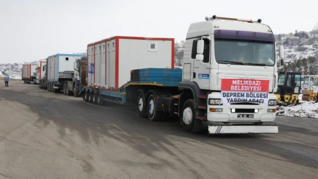 Melikgazi, Hatay'a mobil WC, duş, konaklama konteynerları ve su arazözü yolladı