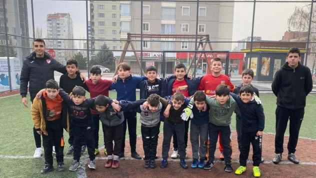 Melikgazi'nin Futbol Kursu ile Çocuklar Daha Verimli Zaman Geçiriyor