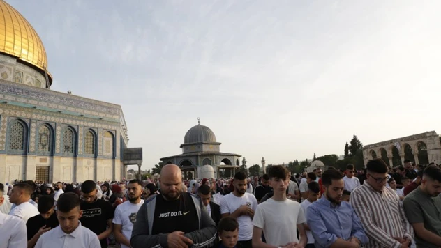 Mescid-i Aksa'da 200 bin kişi bayram namazı kıldı