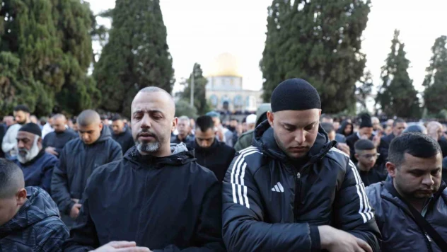 Mescid-i Aksa'da bayram namazı 60 bin Müslümanla kılındı