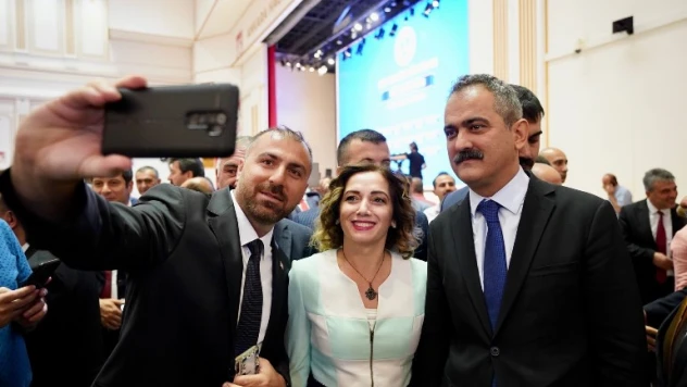 Milli Eğitim Bakanı Özer: '700 milyonluk yatırıma start veriyoruz'