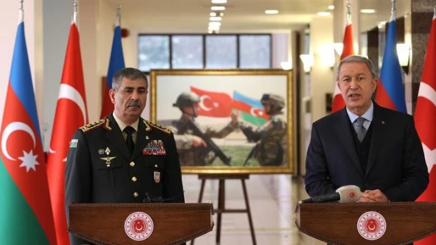 Milli Savunma Bakanı Akar, Azerbaycan Savunma Bakanı Hasanov ile görüştü