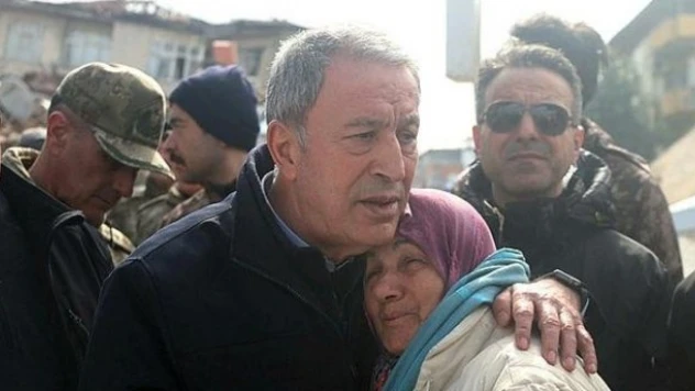 Milli Savunma Bakanı Akar ve Sağlık Bakanı Koca'dan Hatay kent merkezinde inceleme