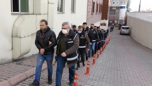 Milyonluk tütün operasyonunda gözaltına alınan 18 kişi adliyede