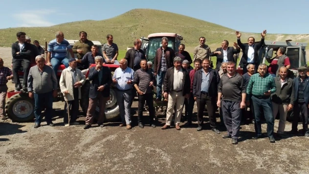 Molu sakinlerinden traktörlü 'köpek barınağı' eylemi