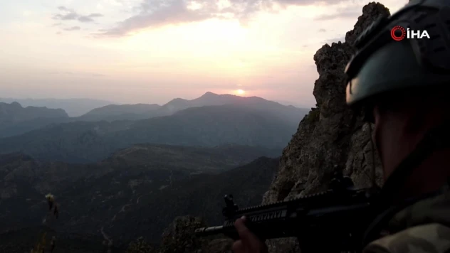 MSB'den 'Her dağın zirvesi Mehmetçik' paylaşımı