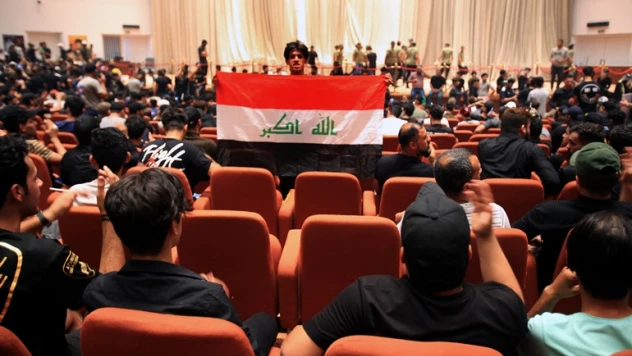 Mukteda Sadr'dan, Irak meclisinin feshedilmesi ve erken seçim çağrısı