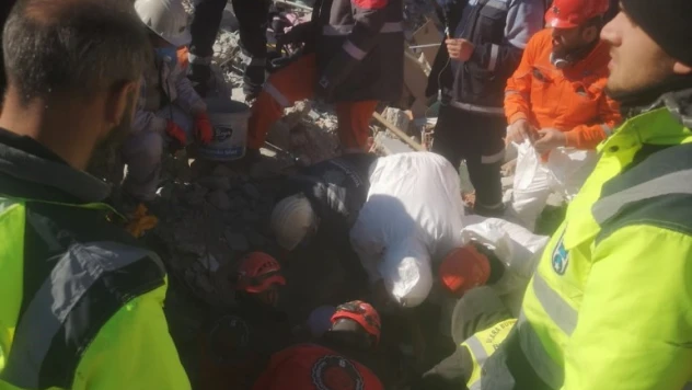 Mustafa amca enkazdan 179 saat sonra çıkarıldı, umutlarımızı yeşertti