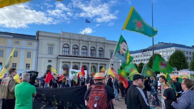 Müzakereleri sürerken PKK/YPG yandaşları İsveç'te sokağa indi