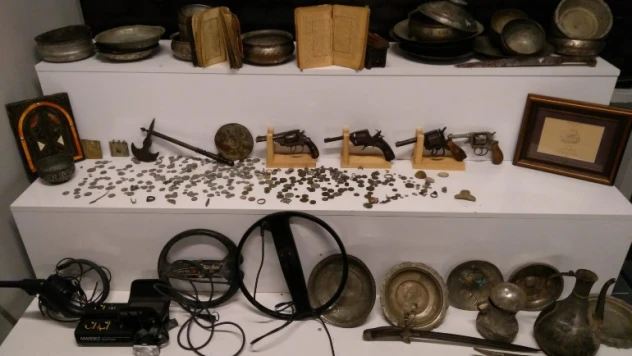 Müze gibi eve polis baskını