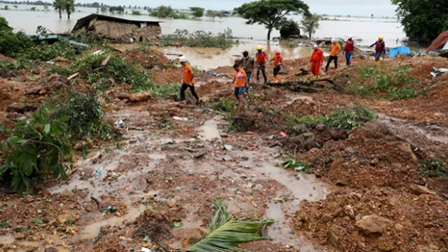 Myanmar'da toprak kayması: 2 ölü, 30 kayıp