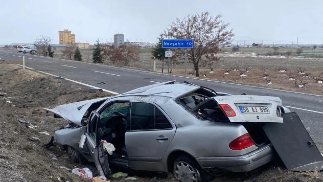 Nevşehir'de otomobil refüje çıkarak takla attı: 1 ölü, 2 yaralı