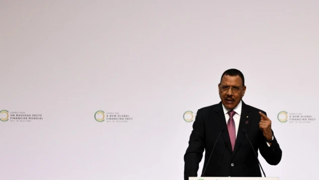 Nijer'de devrik lider Bazoum, vatana ihanetten yargılanacak