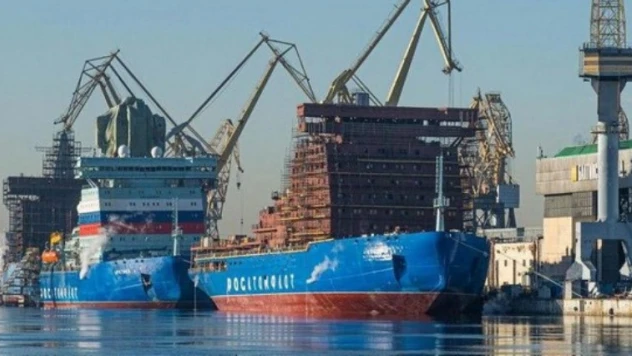 Nükleer buzkıran Yukutia, Petersburg'da suya indirildi