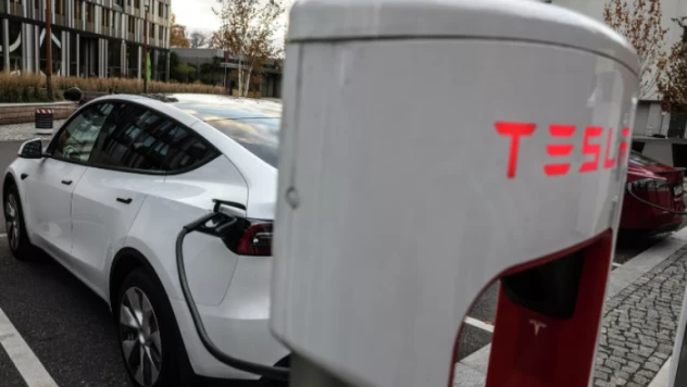 Ofise geri dönmeyecek çalışanlarını işten kovacağını duyurdu