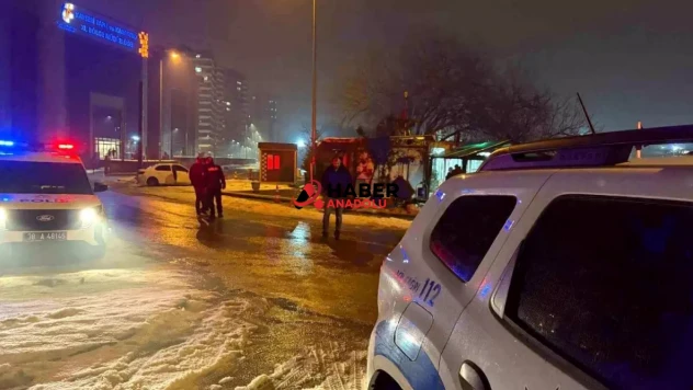 Oğlu, babasının büfesini kurşunladı