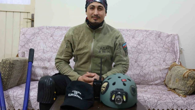 Ölüme namaz kılarken yakalanan genç kızı enkazdan çıkaran gönüllü arama kurtarma görevlisi o anları unutamıyor