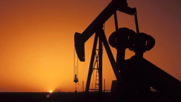 OPEC+ grubu, petrol üretimini ekimde günlük 100 bin varil azaltma kararı aldı.