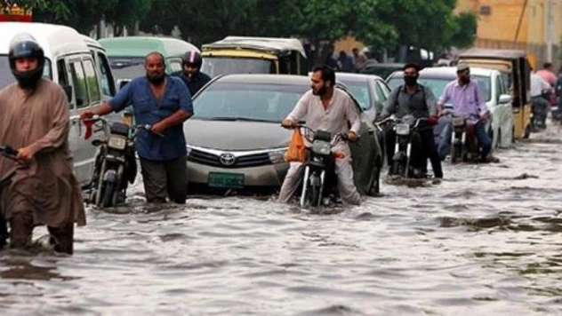 Pakistan'da 1 milyondan fazla kişi salgın hastalığa yakalandı