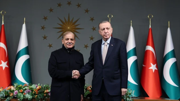 Pakistan'la 5 milyar dolarlık ticaret hacmi hedefimize ulaşmak için gerekli iradeye ve kararlılığa sahibiz